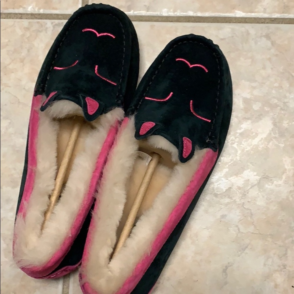 UGG comfortable shoes! Size 6